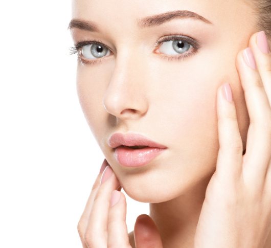 Model with smooth radiant skin
